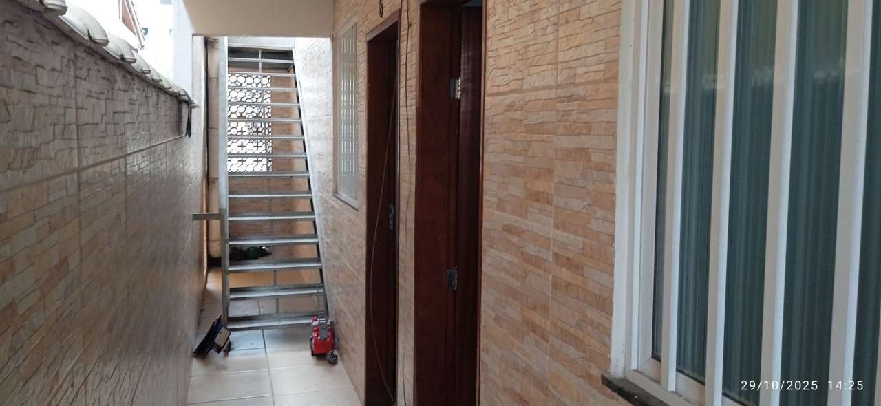 Conheça Apartamento para alugar Avenida Doutor Rúbens Farrula, Vila Rosali, São João de Meriti - R$ 900 - SRC47207 - 2 2