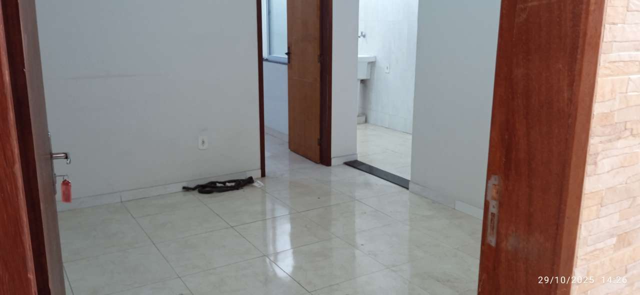 Conheça Apartamento para alugar Avenida Doutor Rúbens Farrula, Vila Rosali, São João de Meriti - R$ 900 - SRC47207 - 3 3