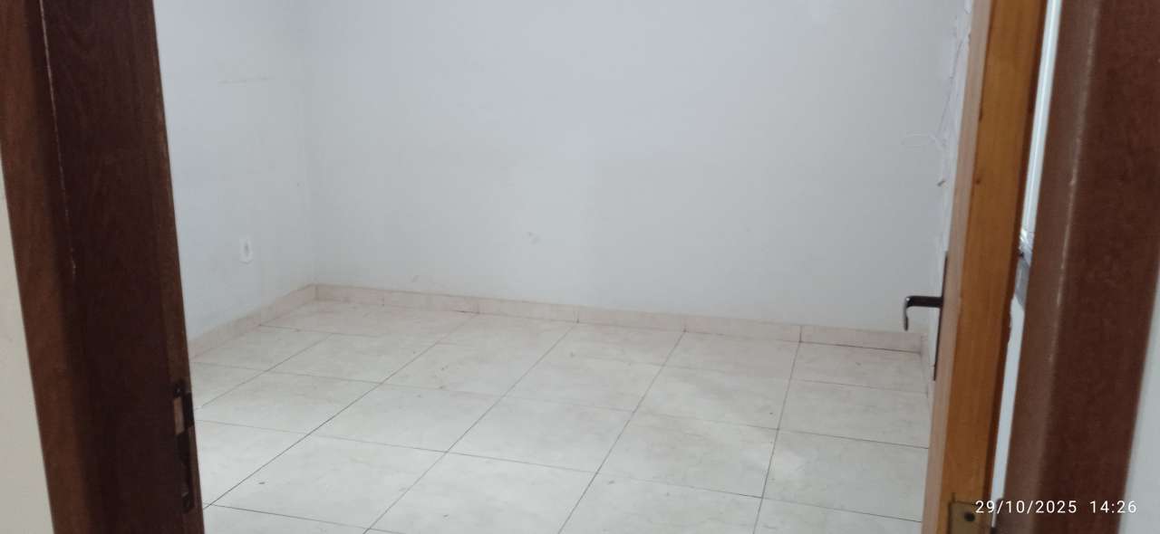 Conheça Apartamento para alugar Avenida Doutor Rúbens Farrula, Vila Rosali, São João de Meriti - R$ 900 - SRC47207 - 5 5