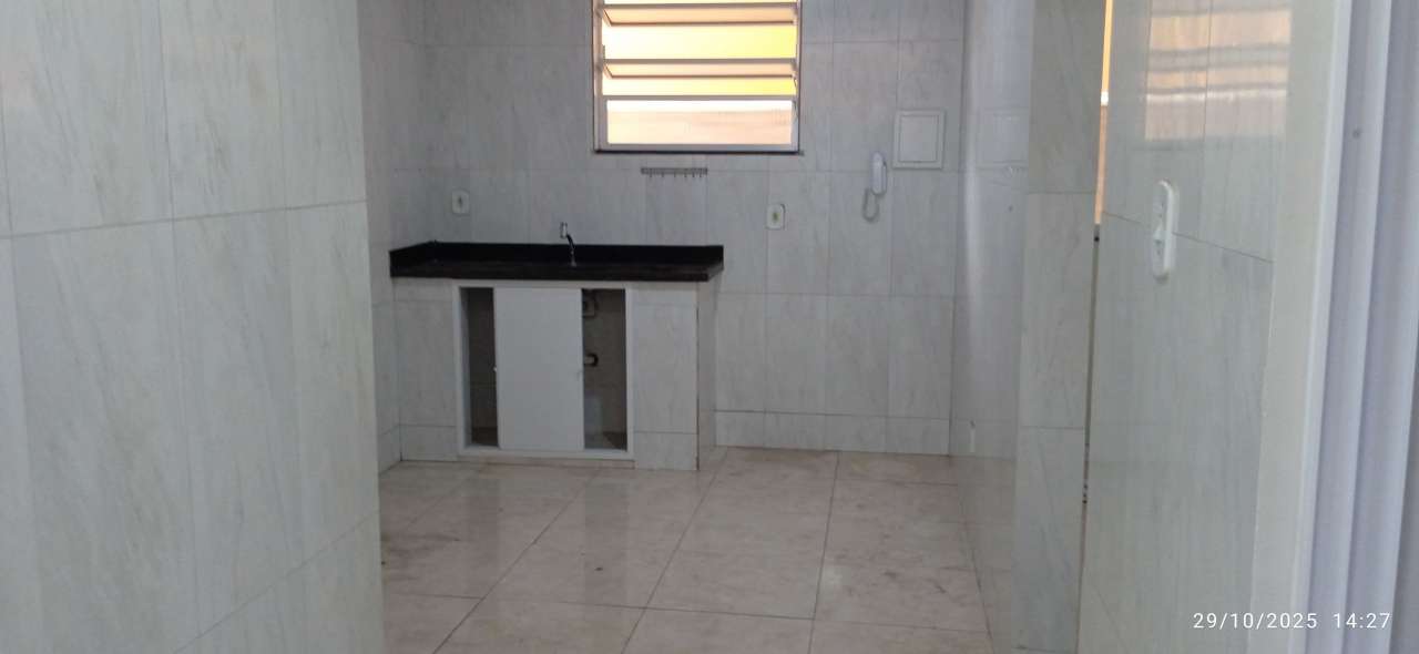 Conheça Apartamento para alugar Avenida Doutor Rúbens Farrula, Vila Rosali, São João de Meriti - R$ 900 - SRC47207 - 8 8