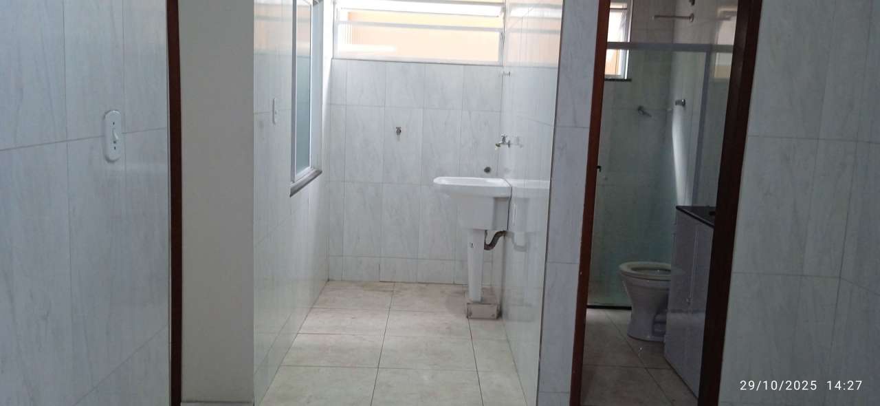 Conheça Apartamento para alugar Avenida Doutor Rúbens Farrula, Vila Rosali, São João de Meriti - R$ 900 - SRC47207 - 9 9