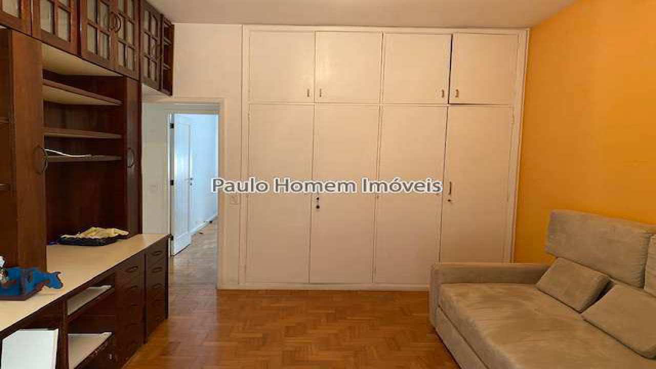 Quarto com armário e Estante - 19