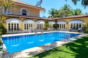 Condomínio Fechado - Magnífica Residência de Alto Padrão em Condomínio Fechado com Infra, salões, 4Stes, piscina, sauna, 6.500.000 - CA4021