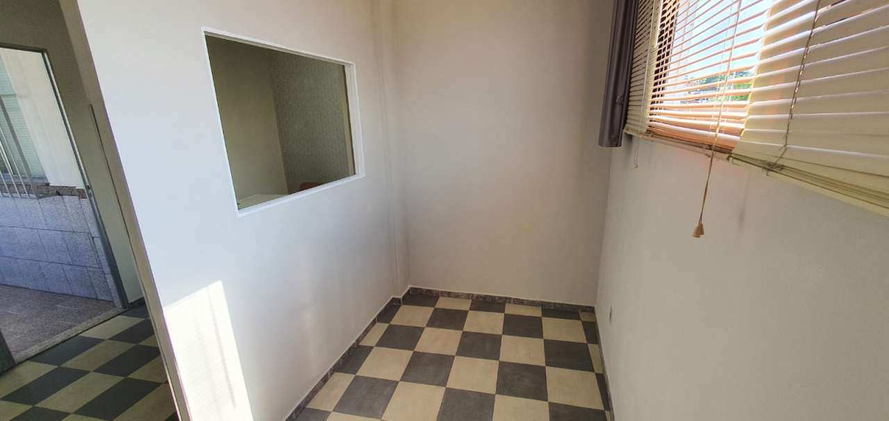 Conheça Alugar Sala Comercial 24m², Final Estrada do Portela, Madureira, RJ - R$ 650,00 - 01 - 4 4