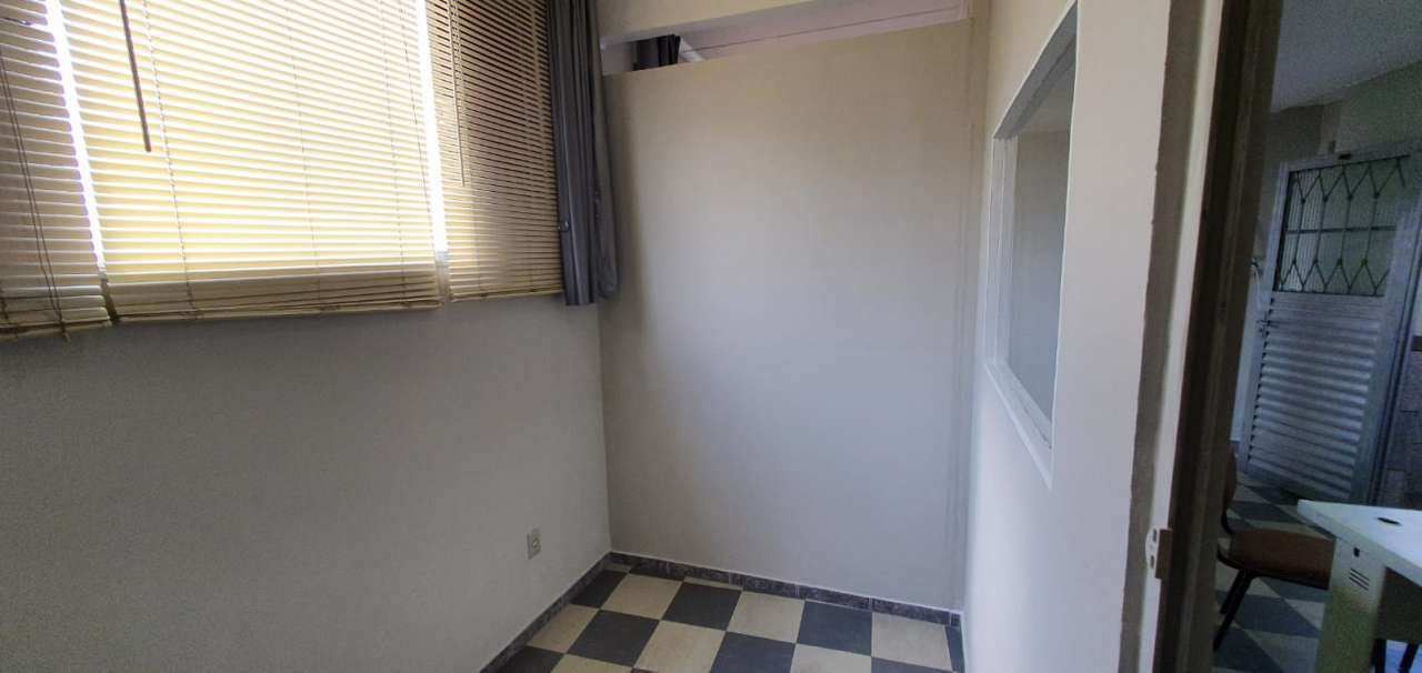 Conheça Alugar Sala Comercial 24m², Final Estrada do Portela, Madureira, RJ - R$ 650,00 - 01 - 8 8