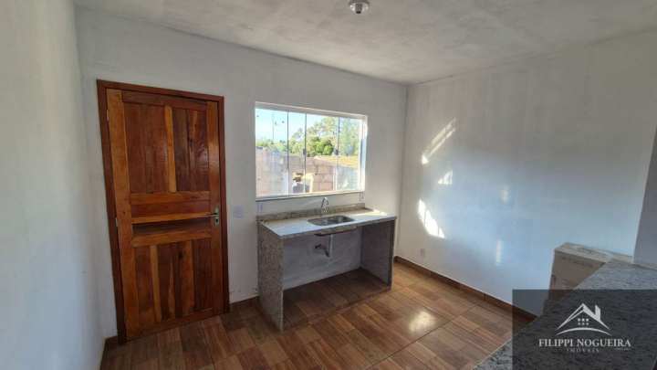 Conheça Vende-se Casa Moderna com 2 Quartos, Suíte e Quintal Independente a 1,5 km do Centro - FNCA20001 - 9 9