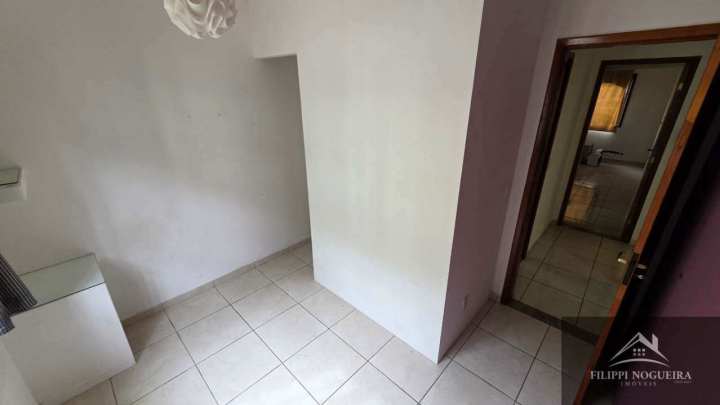 Conheça Vende-se apartamento térreo de 2 quartos sendo uma suíte, varanda e vaga em condomínio tranquilo. - FNAP20001 - 7 7