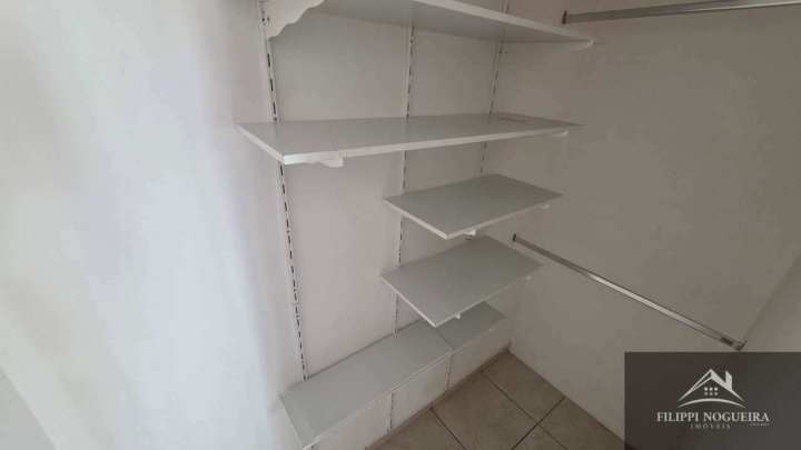 Conheça Vende-se apartamento térreo de 2 quartos sendo uma suíte, varanda e vaga em condomínio tranquilo. - FNAP20001 - 9 9