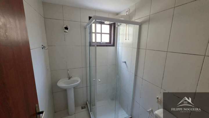 Conheça Vende-se apartamento térreo de 2 quartos sendo uma suíte, varanda e vaga em condomínio tranquilo. - FNAP20001 - 11 11