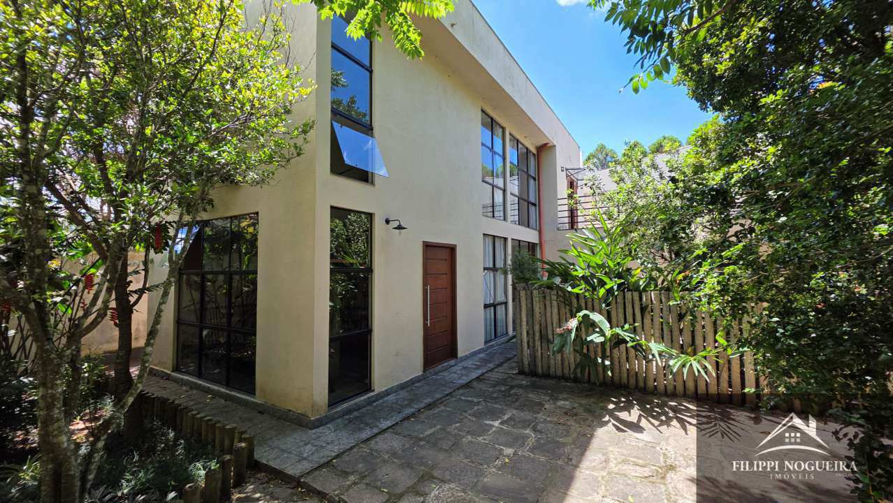 Conheça Vende-se casa moderna e aconchegante com 6 quartos e 3 banheiros a 650 metros do Lago de Javary - FNCA60001 - 2 2