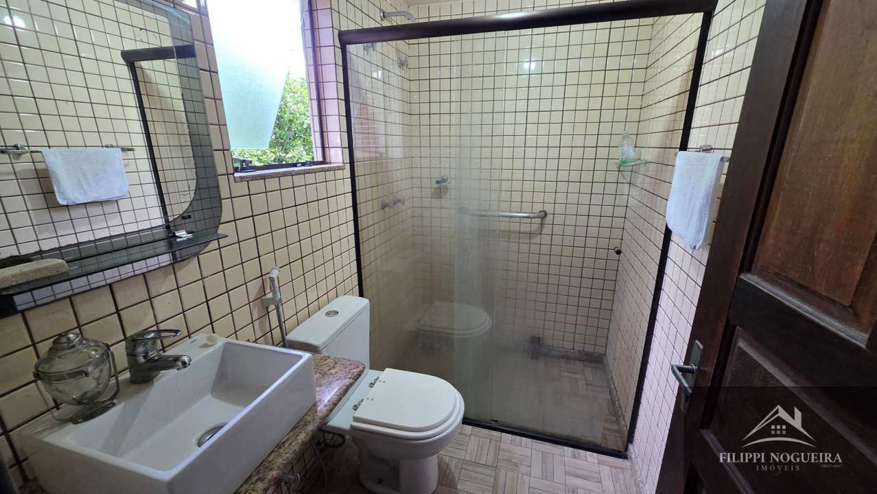 Conheça Vende-se casa moderna e aconchegante com 6 quartos e 3 banheiros a 650 metros do Lago de Javary - FNCA60001 - 36 36