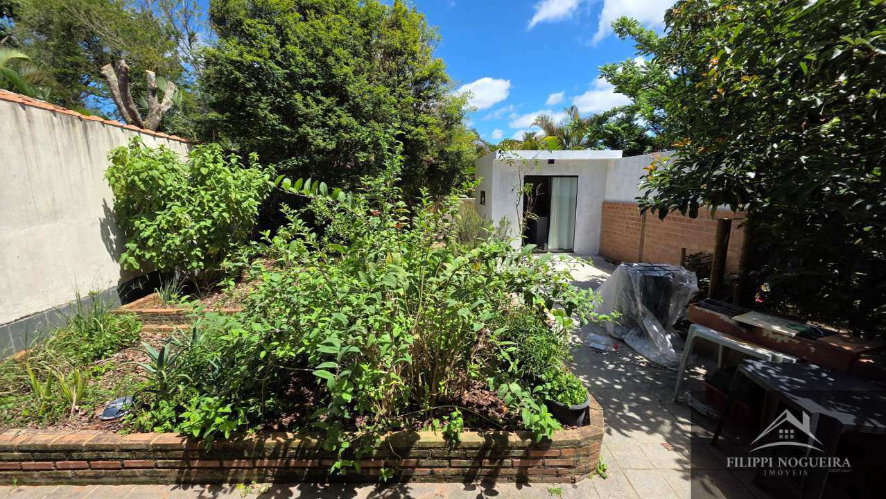 Conheça Vende-se casa moderna e aconchegante com 6 quartos e 3 banheiros a 650 metros do Lago de Javary - FNCA60001 - 6 6