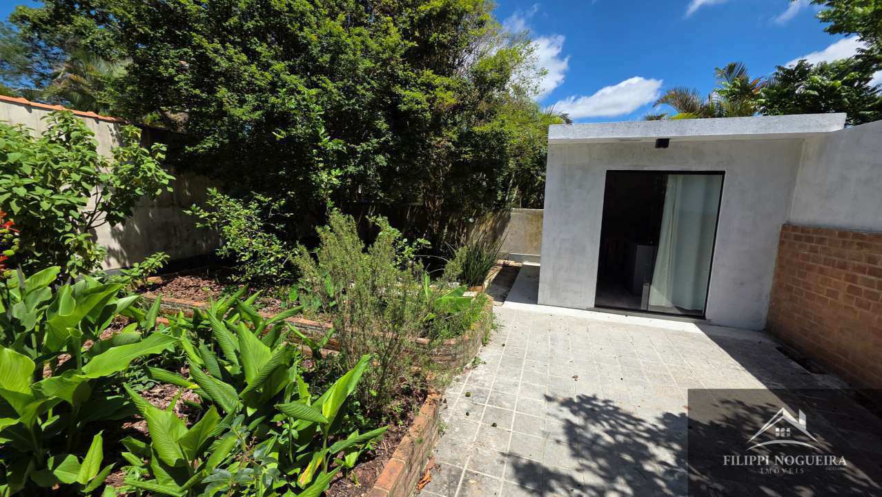 Conheça Vende-se casa moderna e aconchegante com 6 quartos e 3 banheiros a 650 metros do Lago de Javary - FNCA60001 - 7 7