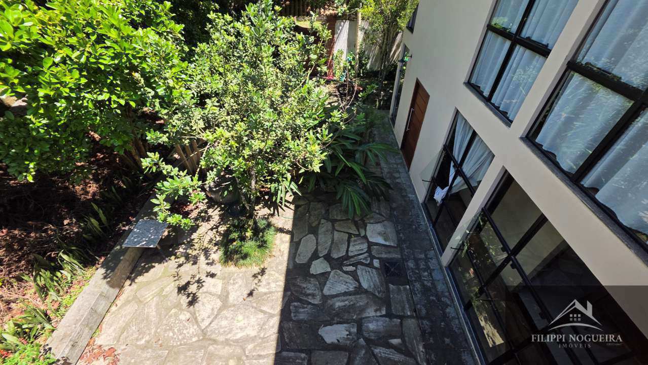 Conheça Vende-se casa moderna e aconchegante com 6 quartos e 3 banheiros a 650 metros do Lago de Javary - FNCA60001 - 3 3