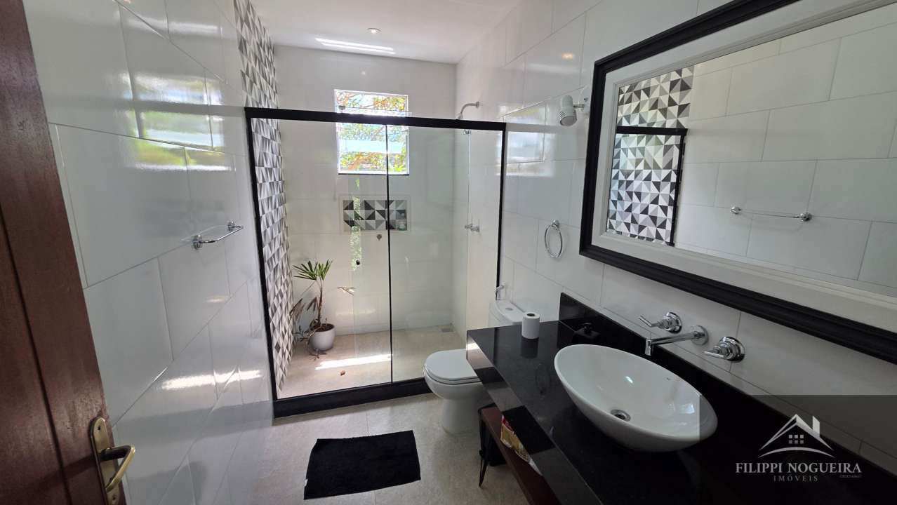 Conheça Vende-se casa moderna e aconchegante com 6 quartos e 3 banheiros a 650 metros do Lago de Javary - FNCA60001 - 28 28