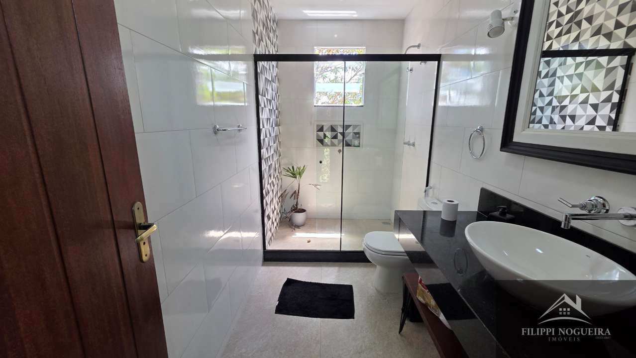 Conheça Vende-se casa moderna e aconchegante com 6 quartos e 3 banheiros a 650 metros do Lago de Javary - FNCA60001 - 29 29