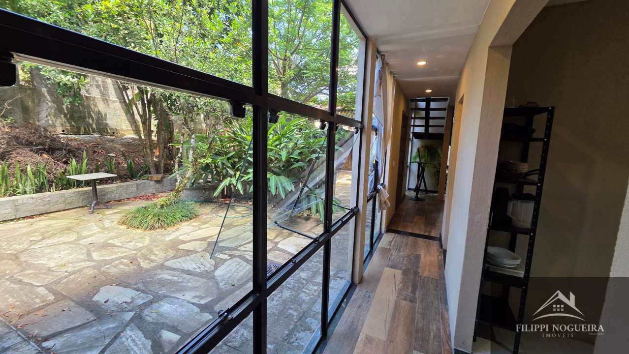 Conheça Vende-se casa moderna e aconchegante com 6 quartos e 3 banheiros a 650 metros do Lago de Javary - FNCA60001 - 30 30