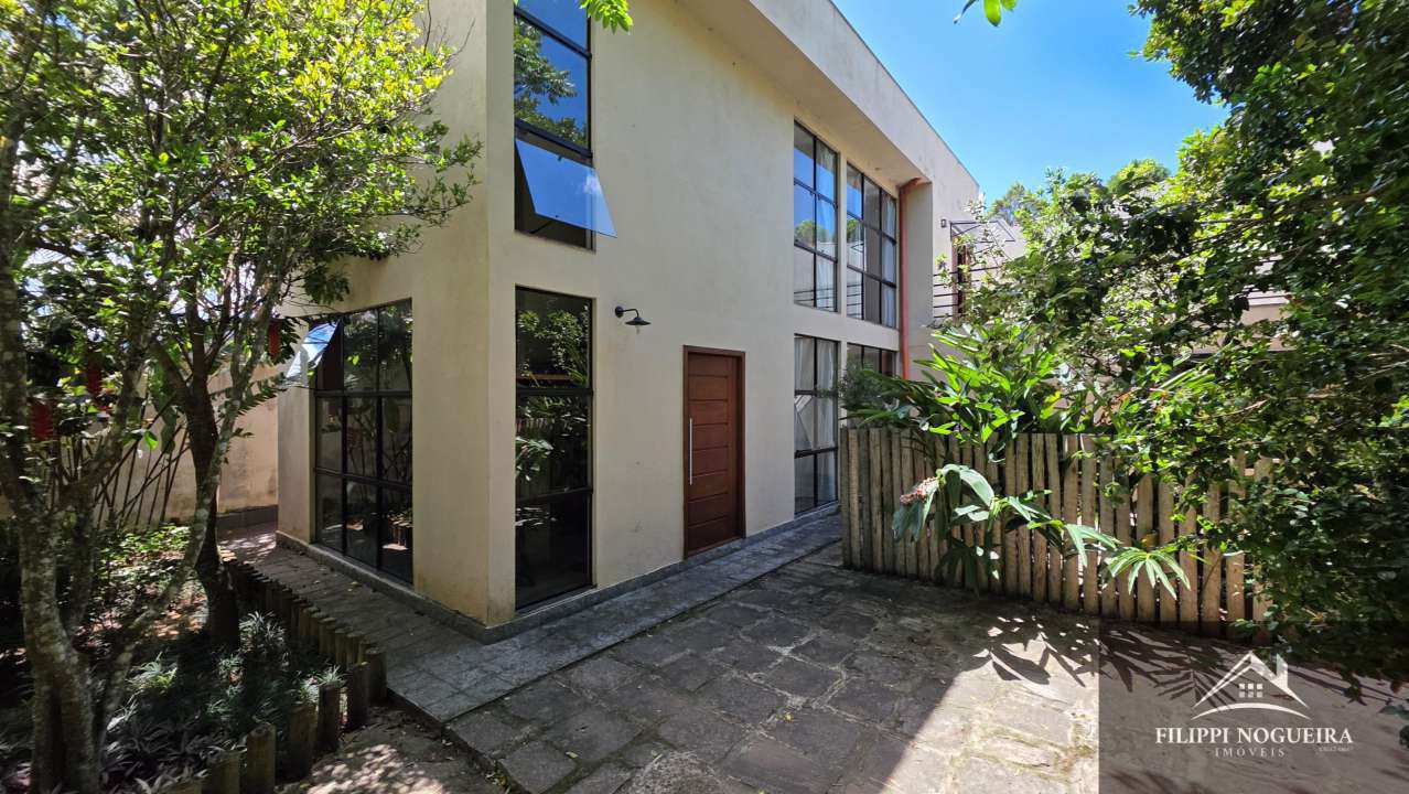 Conheça Vende-se casa moderna e aconchegante com 6 quartos e 3 banheiros a 650 metros do Lago de Javary - FNCA60001 - 31 31