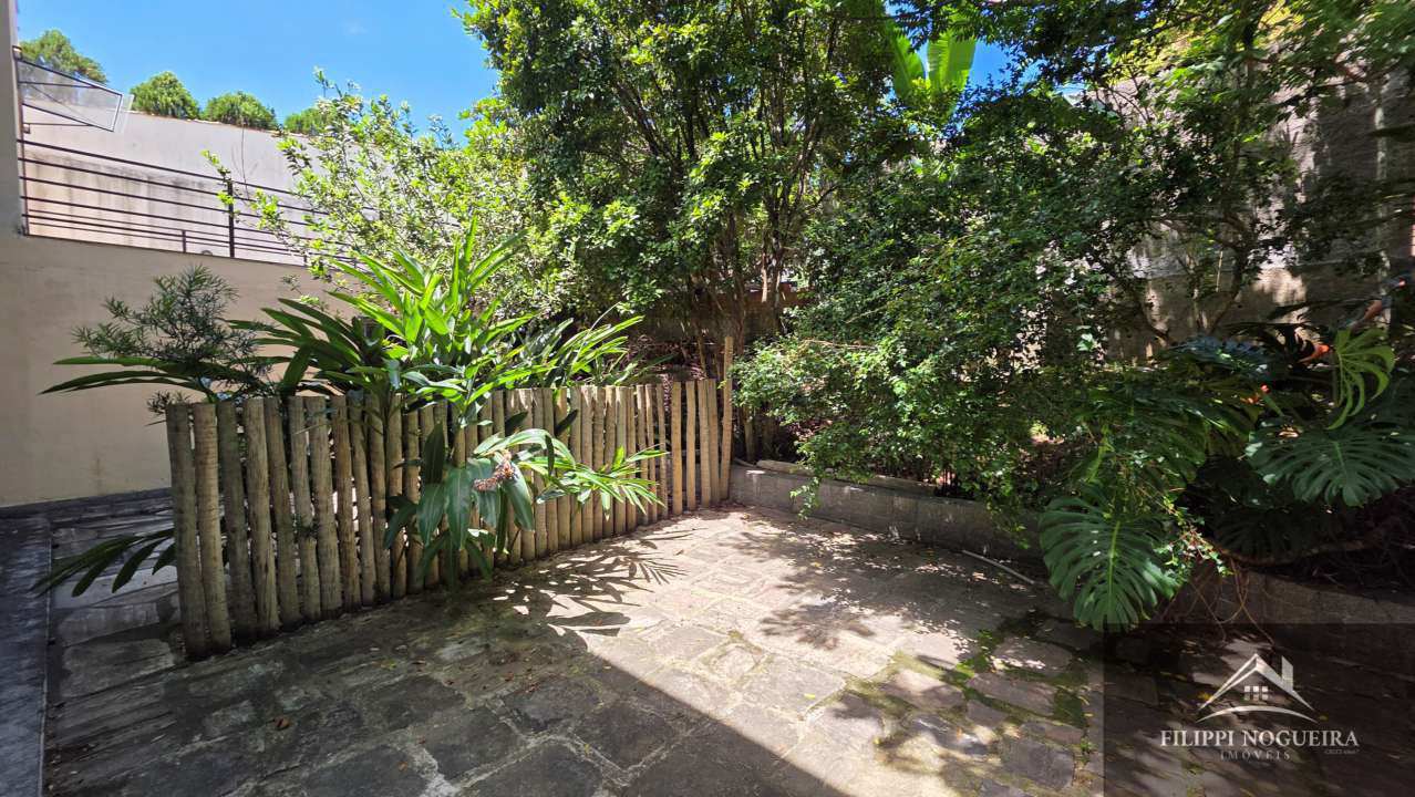 Conheça Vende-se casa moderna e aconchegante com 6 quartos e 3 banheiros a 650 metros do Lago de Javary - FNCA60001 - 32 32