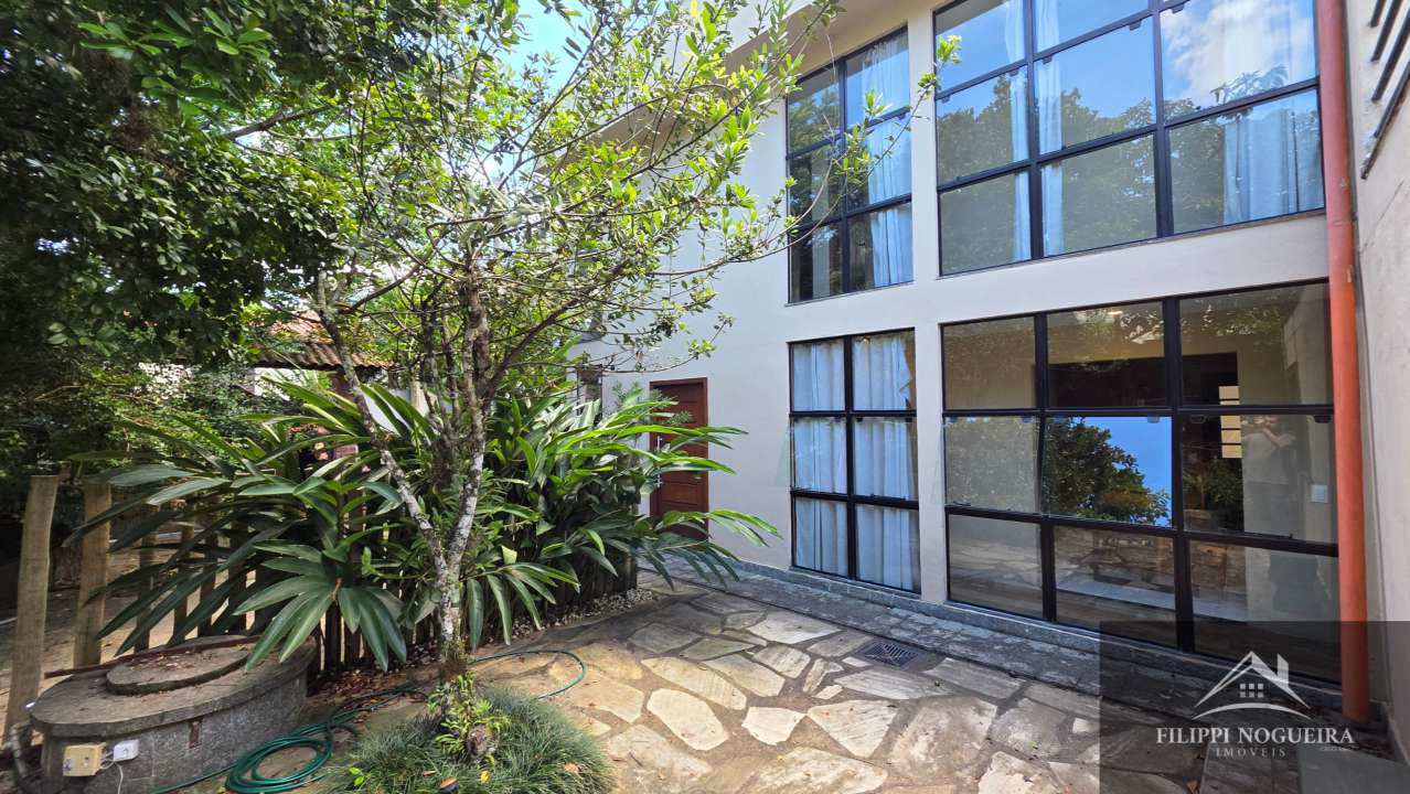 Conheça Vende-se casa moderna e aconchegante com 6 quartos e 3 banheiros a 650 metros do Lago de Javary - FNCA60001 - 33 33