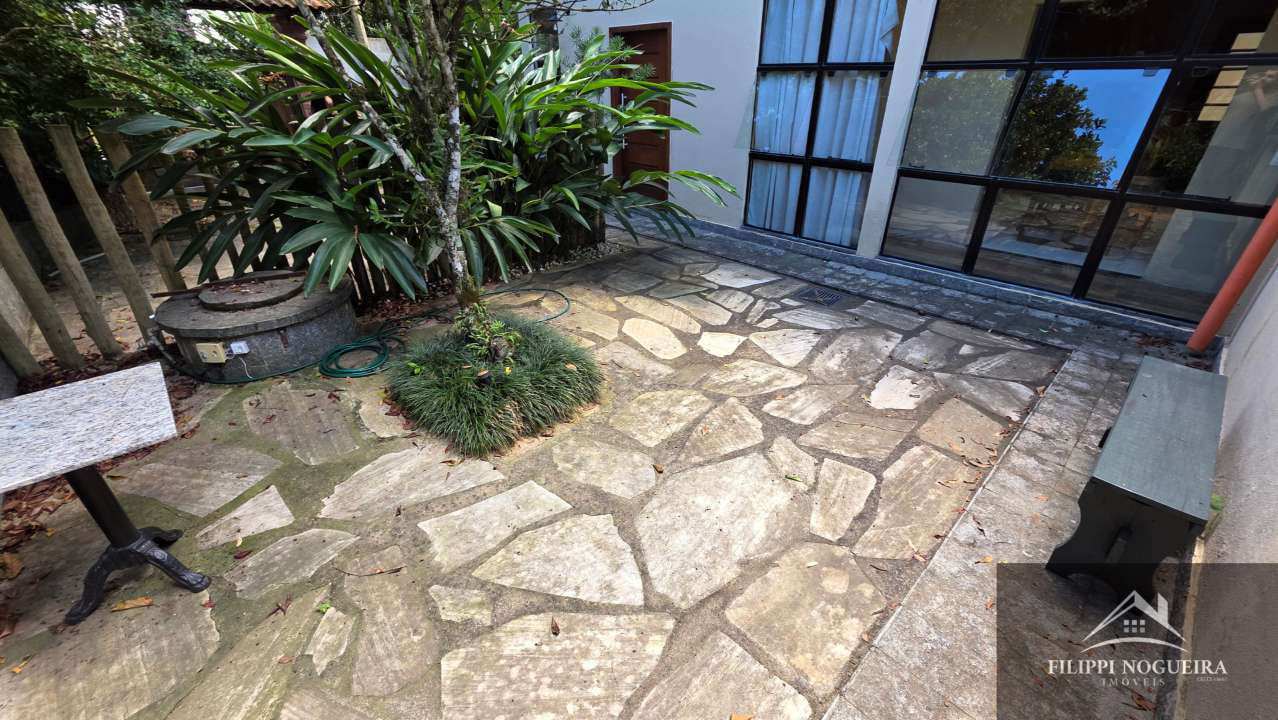 Conheça Vende-se casa moderna e aconchegante com 6 quartos e 3 banheiros a 650 metros do Lago de Javary - FNCA60001 - 34 34