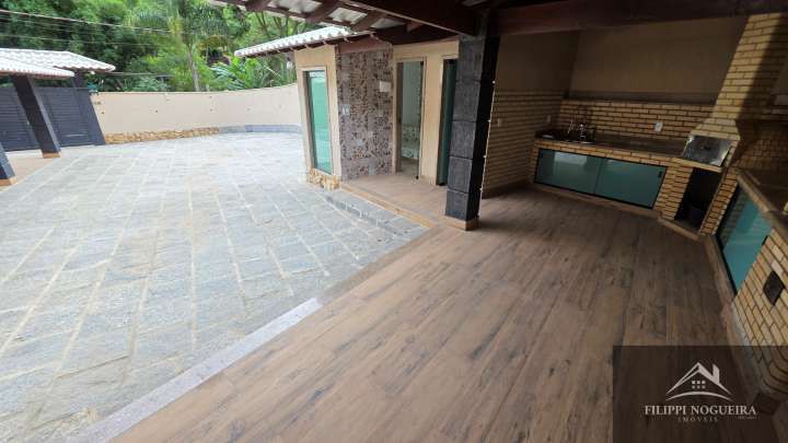 Conheça Vende-se excelente casa com 3 quartos, sendo uma suíte master com hidromassagem e área gourmet - FNCA30006 - 30 30