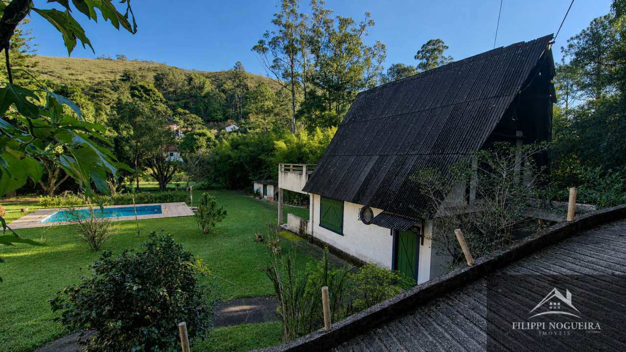 Conheça Chalé com piscina, área gourmet, kitnet e duas suítes externas em terreno de 1.450 m² em Miguel Pereira. - FNCA50003 - 3 3
