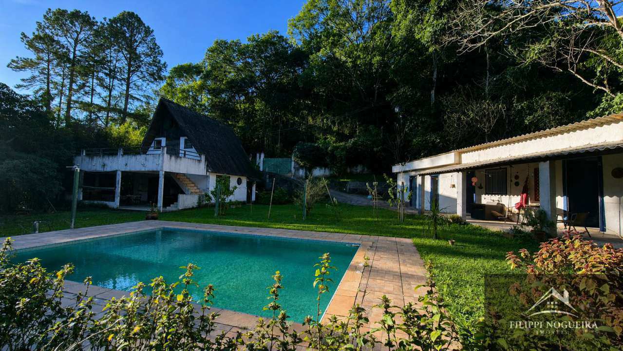 Conheça Chalé com piscina, área gourmet, kitnet e duas suítes externas em terreno de 1.450 m² em Miguel Pereira. - FNCA50003 - 6 6