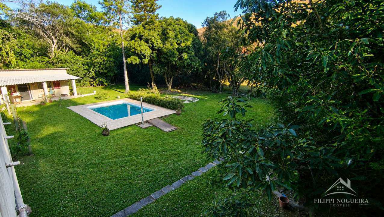 Conheça Chalé com piscina, área gourmet, kitnet e duas suítes externas em terreno de 1.450 m² em Miguel Pereira. - FNCA50003 - 8 8