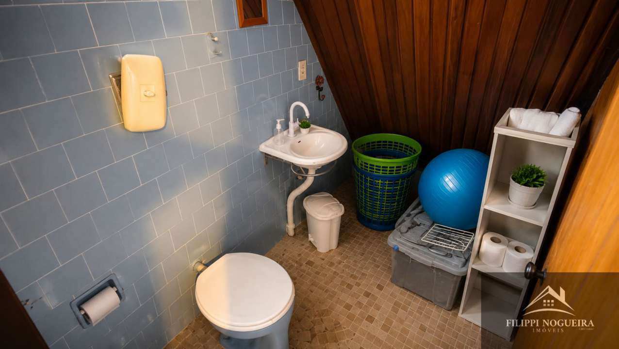 Conheça Chalé com piscina, área gourmet, kitnet e duas suítes externas em terreno de 1.450 m² em Miguel Pereira. - FNCA50003 - 11 11