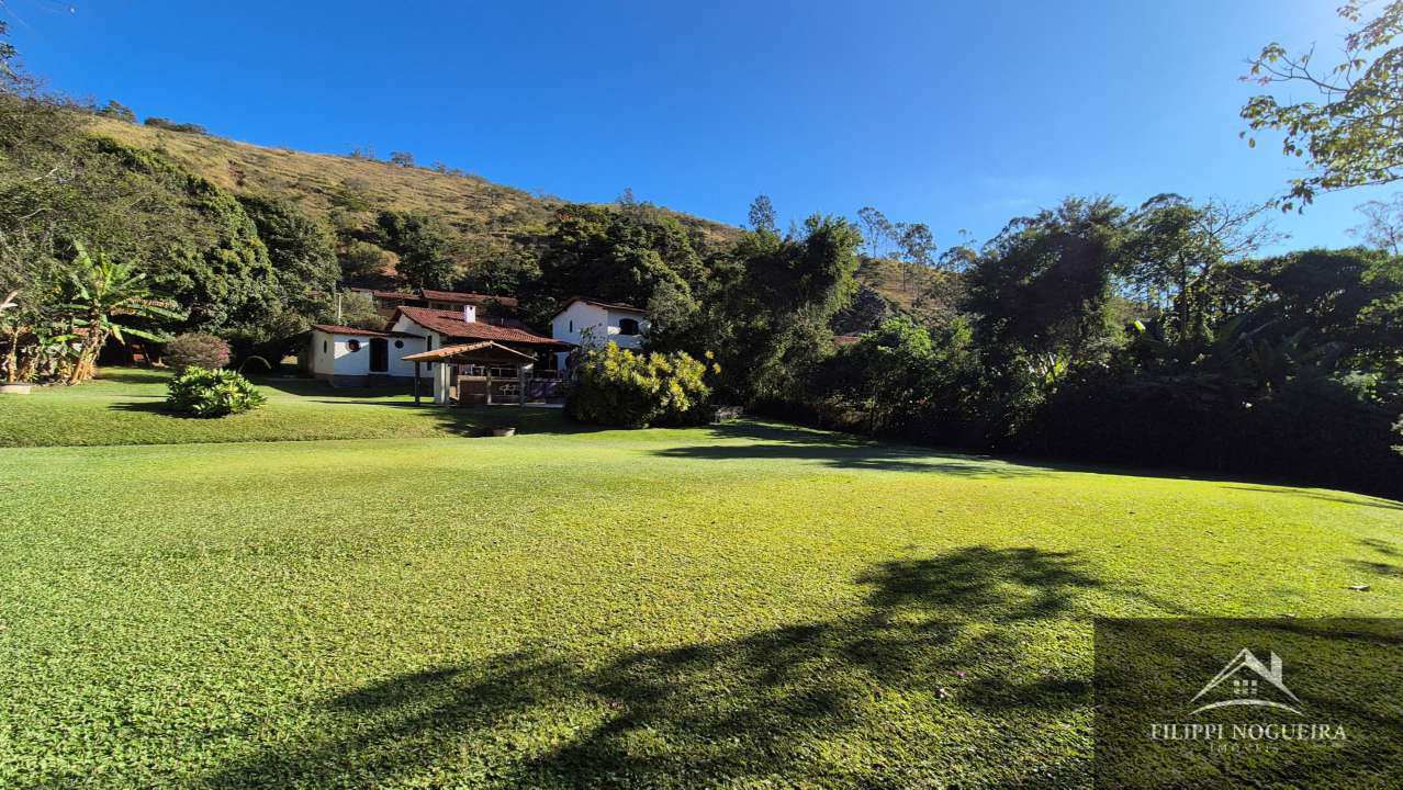 Conheça Propriedade maravilhosa com piscina, 5 quartos, sendo uma suíte, apartamento independente e um área total com 2.600m² em Miguel Pereira. - casa980javary - 1 1