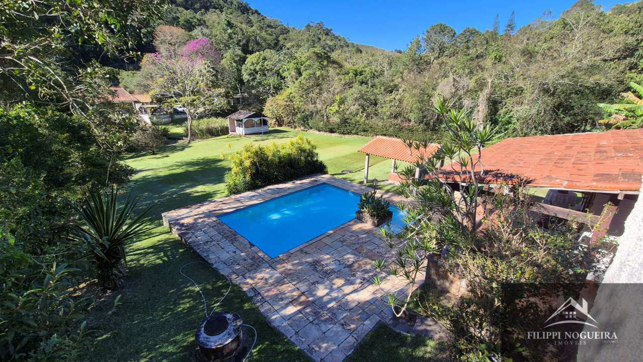Conheça Propriedade maravilhosa com piscina, 5 quartos, sendo uma suíte, apartamento independente e um área total com 2.600m² em Miguel Pereira. - casa980javary - 5 5