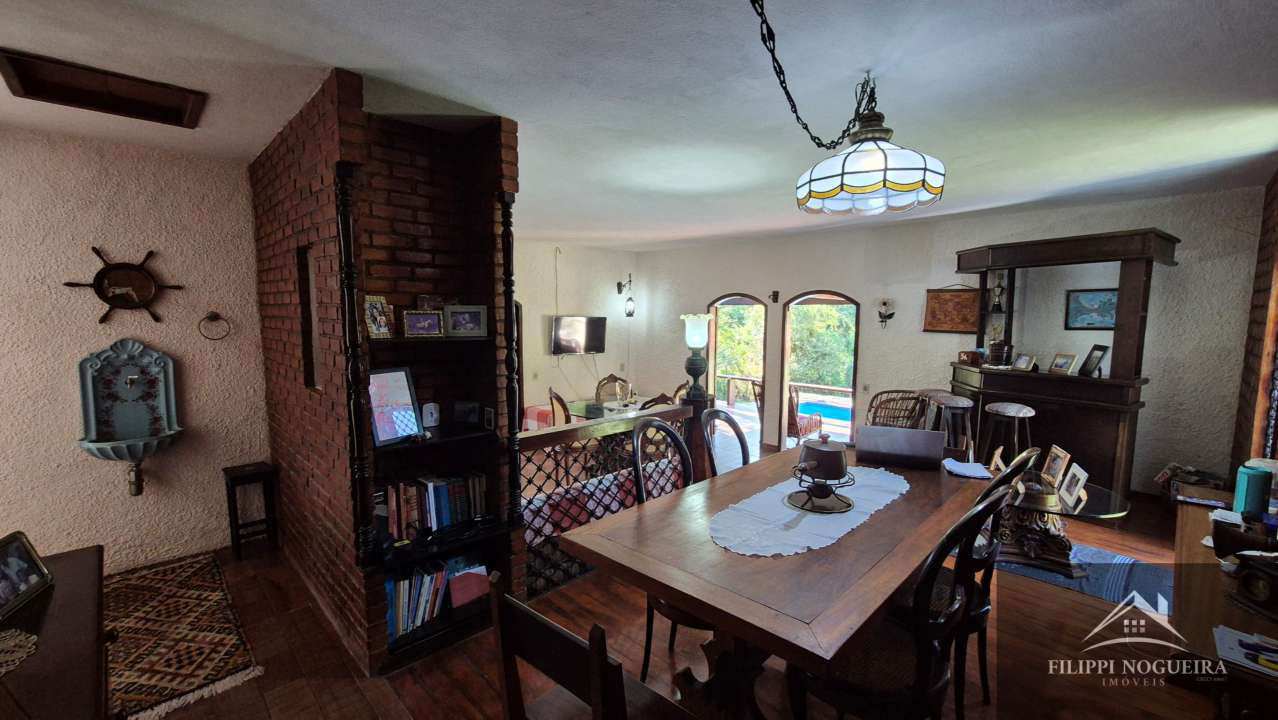 Conheça Propriedade maravilhosa com piscina, 5 quartos, sendo uma suíte, apartamento independente e um área total com 2.600m² em Miguel Pereira. - casa980javary - 9 9