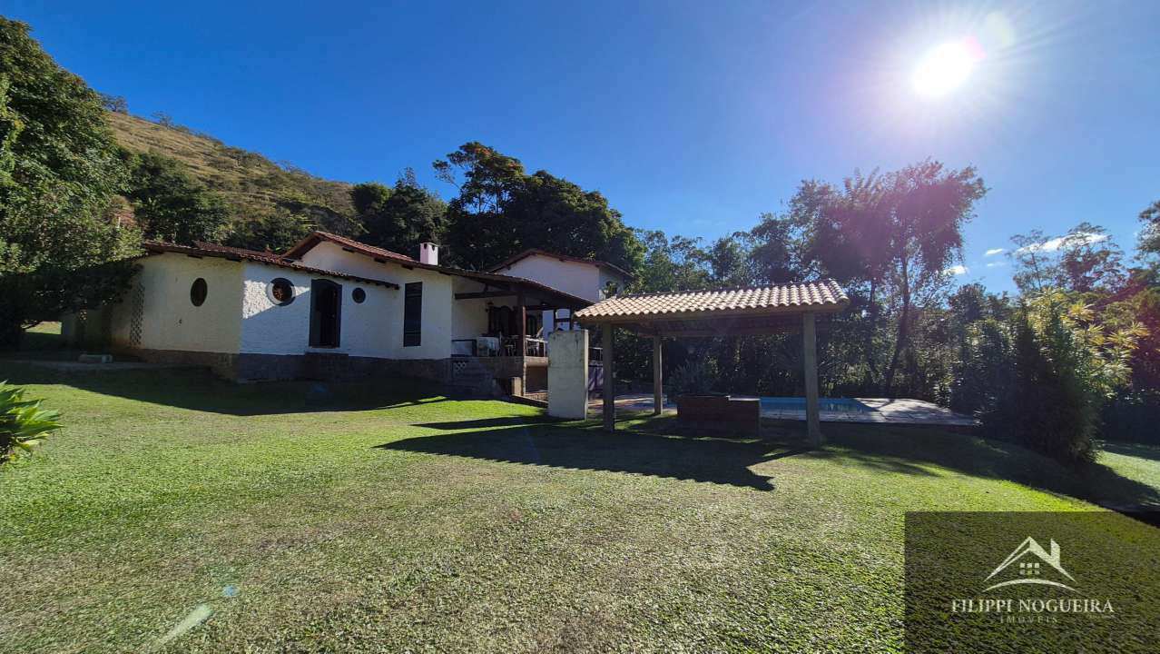 Conheça Propriedade maravilhosa com piscina, 5 quartos, sendo uma suíte, apartamento independente e um área total com 2.600m² em Miguel Pereira. - casa980javary - 25 25