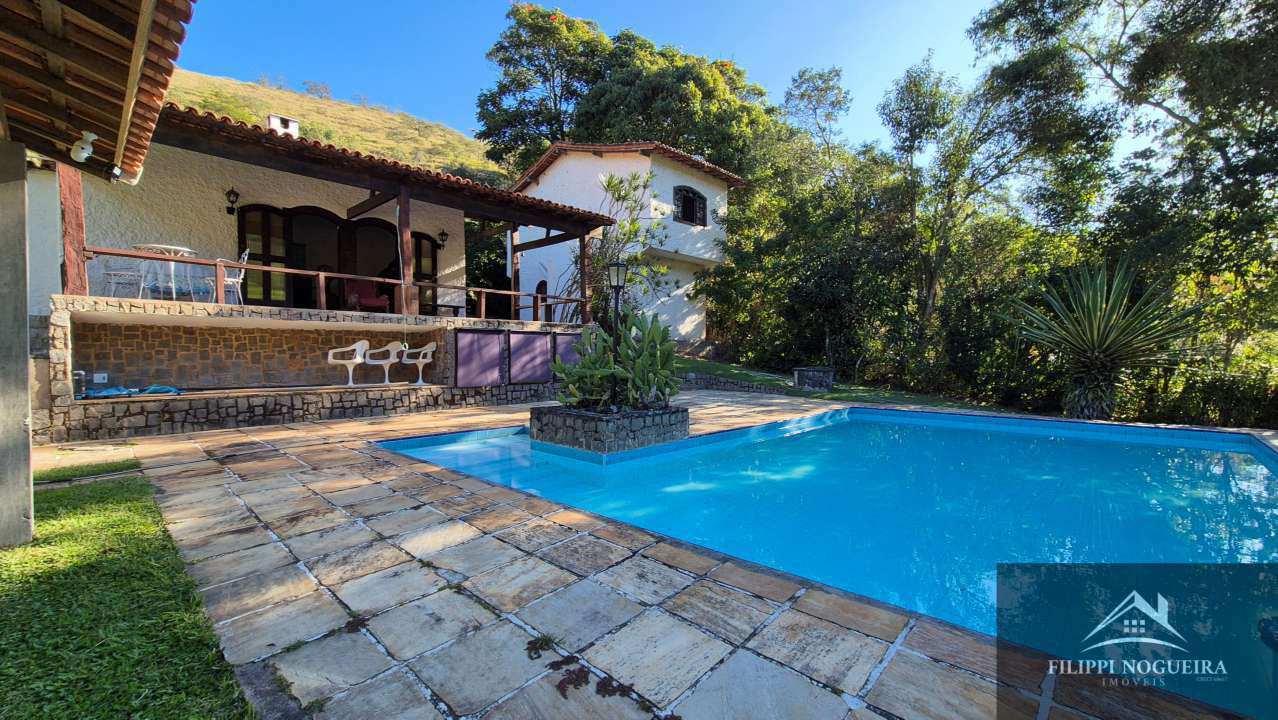 Conheça Propriedade maravilhosa com piscina, 5 quartos, sendo uma suíte, apartamento independente e um área total com 2.600m² em Miguel Pereira. - casa980javary - 32 32