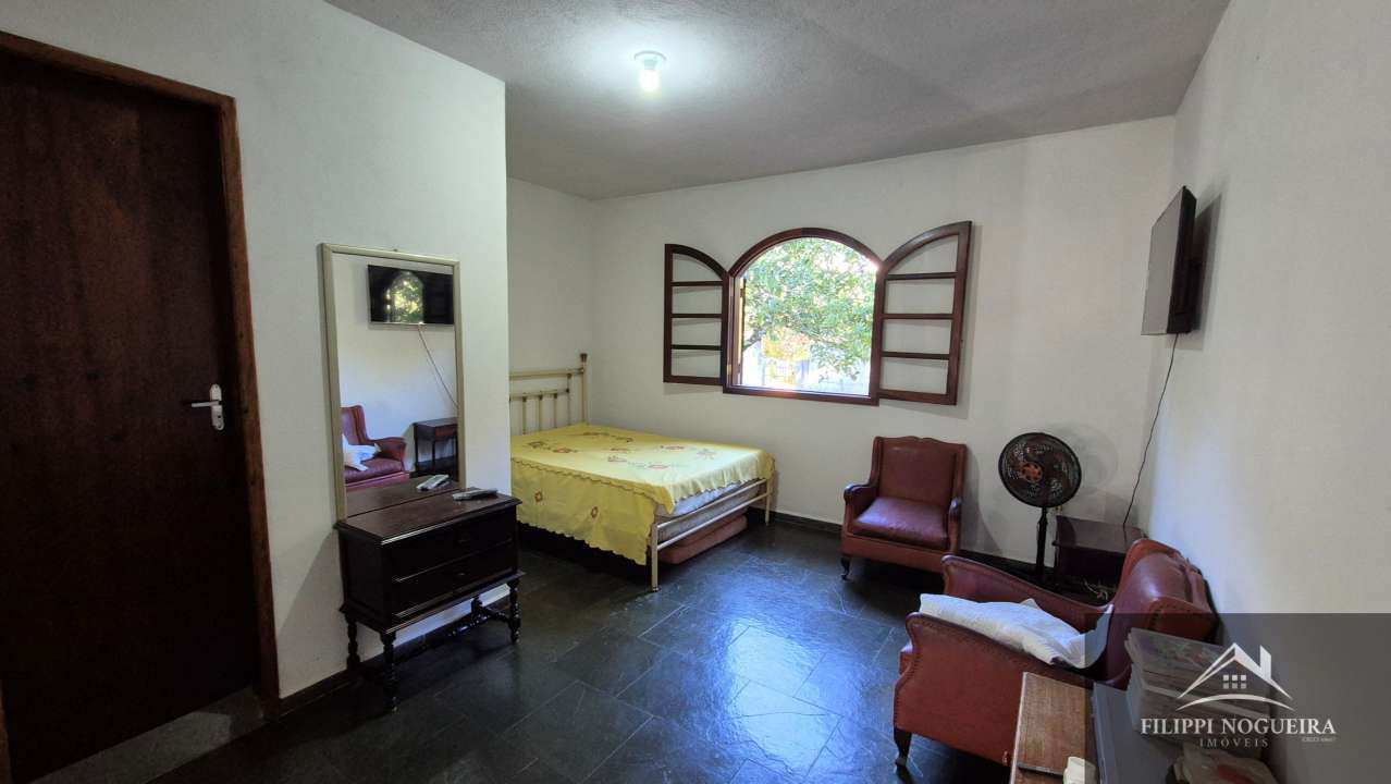 Conheça Propriedade maravilhosa com piscina, 5 quartos, sendo uma suíte, apartamento independente e um área total com 2.600m² em Miguel Pereira. - casa980javary - 33 33
