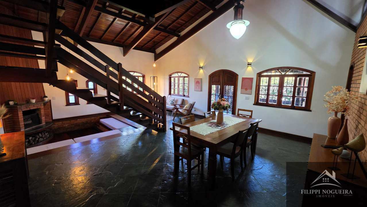 Conheça Belíssima residência de alto padrão com 6 quartos, sendo 3 suítes, sauna, área gourmet completa em um bairro nobre de Miguel Pereira. - casavillage2100 - 13 13