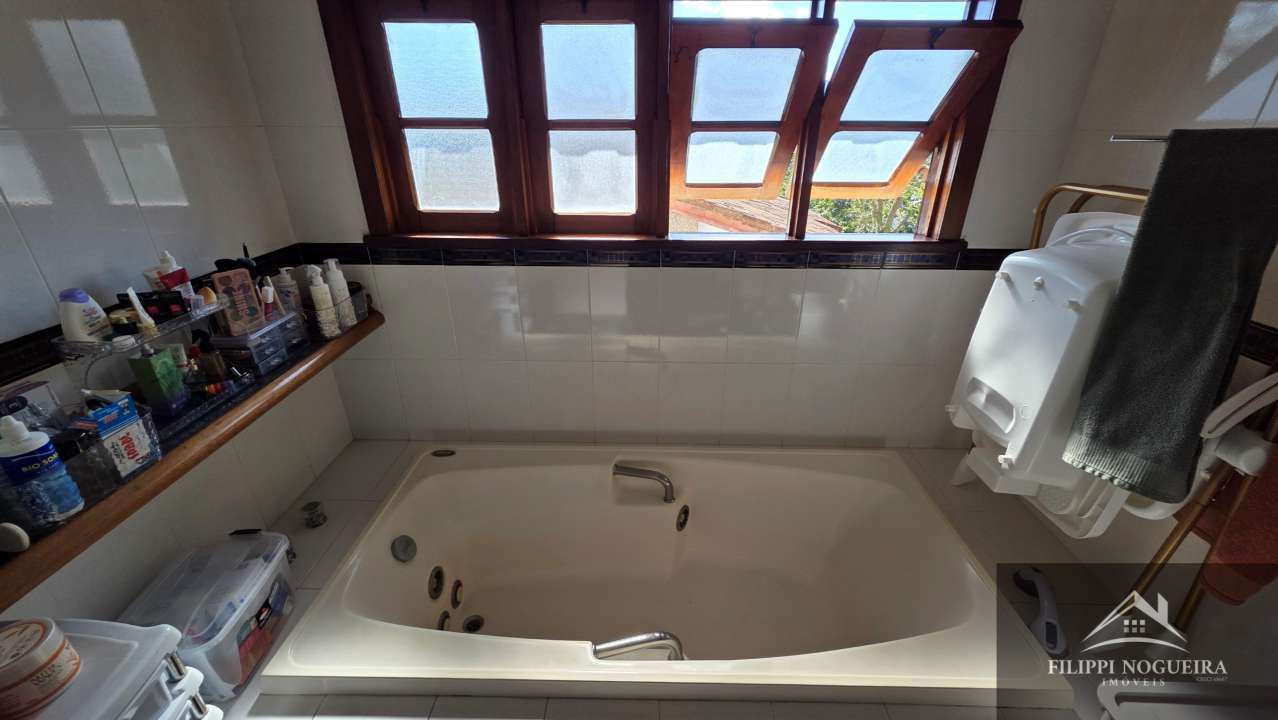 Conheça Belíssima residência de alto padrão com 6 quartos, sendo 3 suítes, sauna, área gourmet completa em um bairro nobre de Miguel Pereira. - casavillage2100 - 31 31