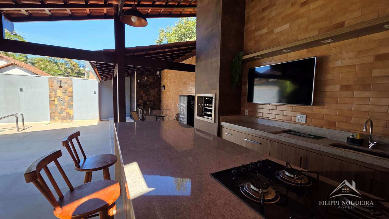 Conheça Belíssima residência de alto padrão com 6 quartos, sendo 3 suítes, sauna, área gourmet completa em um bairro nobre de Miguel Pereira. - casavillage2100 - 44 44