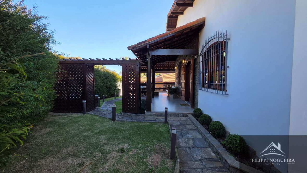 Conheça Belíssima residência de alto padrão com 6 quartos, sendo 3 suítes, sauna, área gourmet completa em um bairro nobre de Miguel Pereira. - casavillage2100 - 58 58