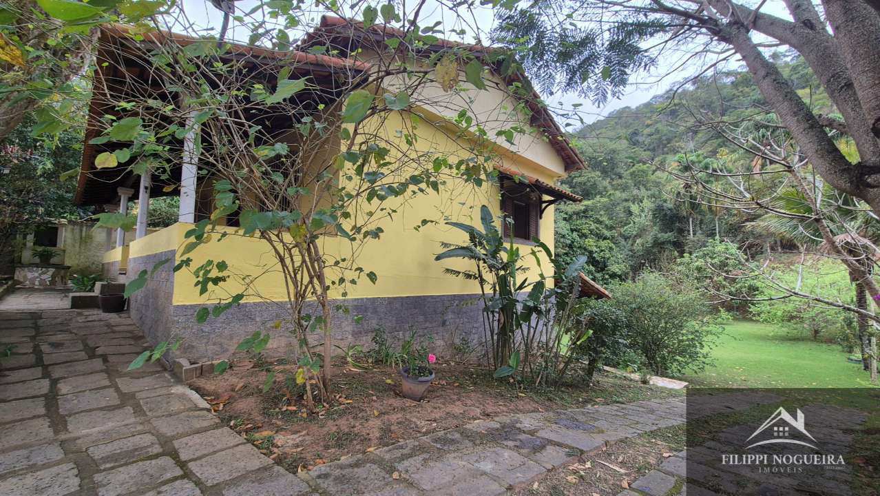 Conheça Excelente oportunidade! Casa com 2 quartos, sendo uma suíte, área gourmet e amplo terreno de 855 m², totalmente aproveitável. - FNCA20013 - 8 8