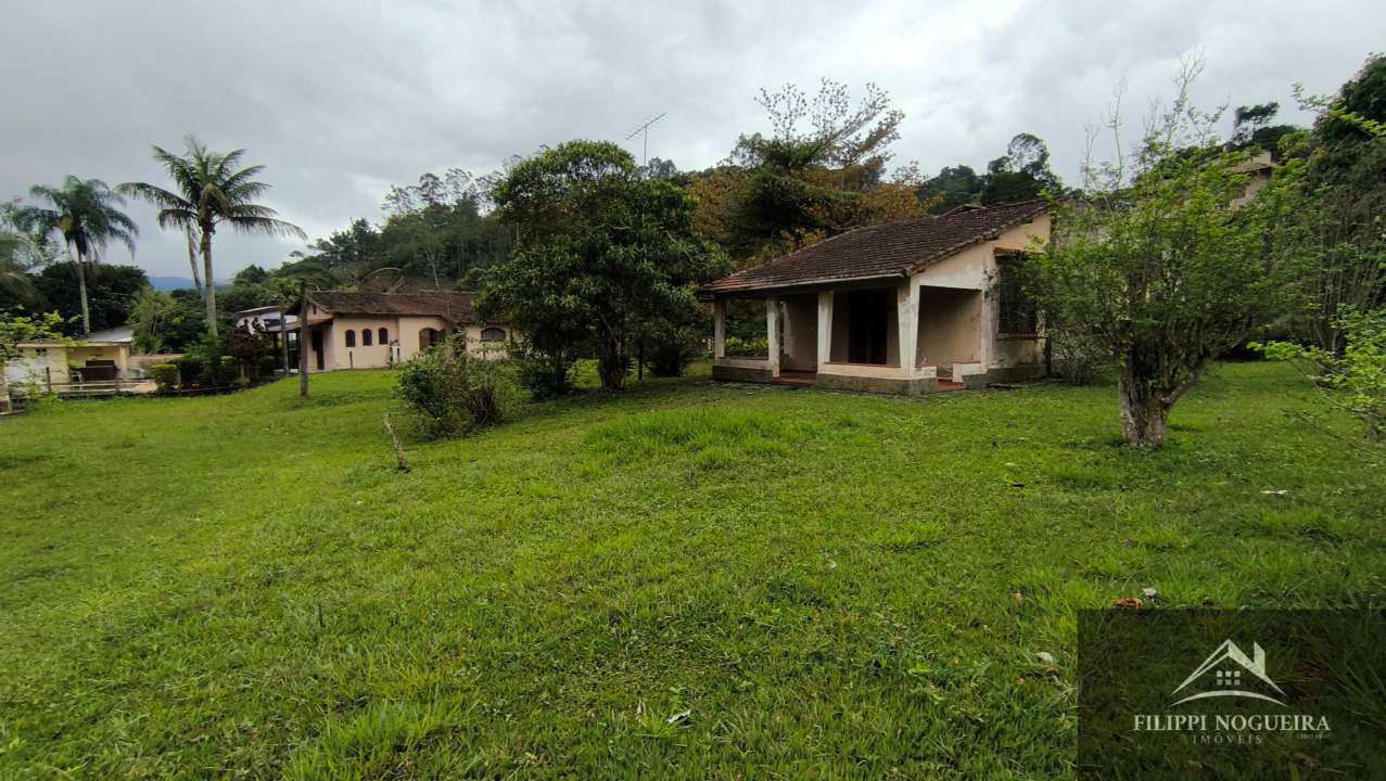 Conheça Excelente oportunidade para investidores: propriedade com 2.208 m², formada por três lotes, com possibilidade de divisão em quatro. - FNCA20017 - 5 5
