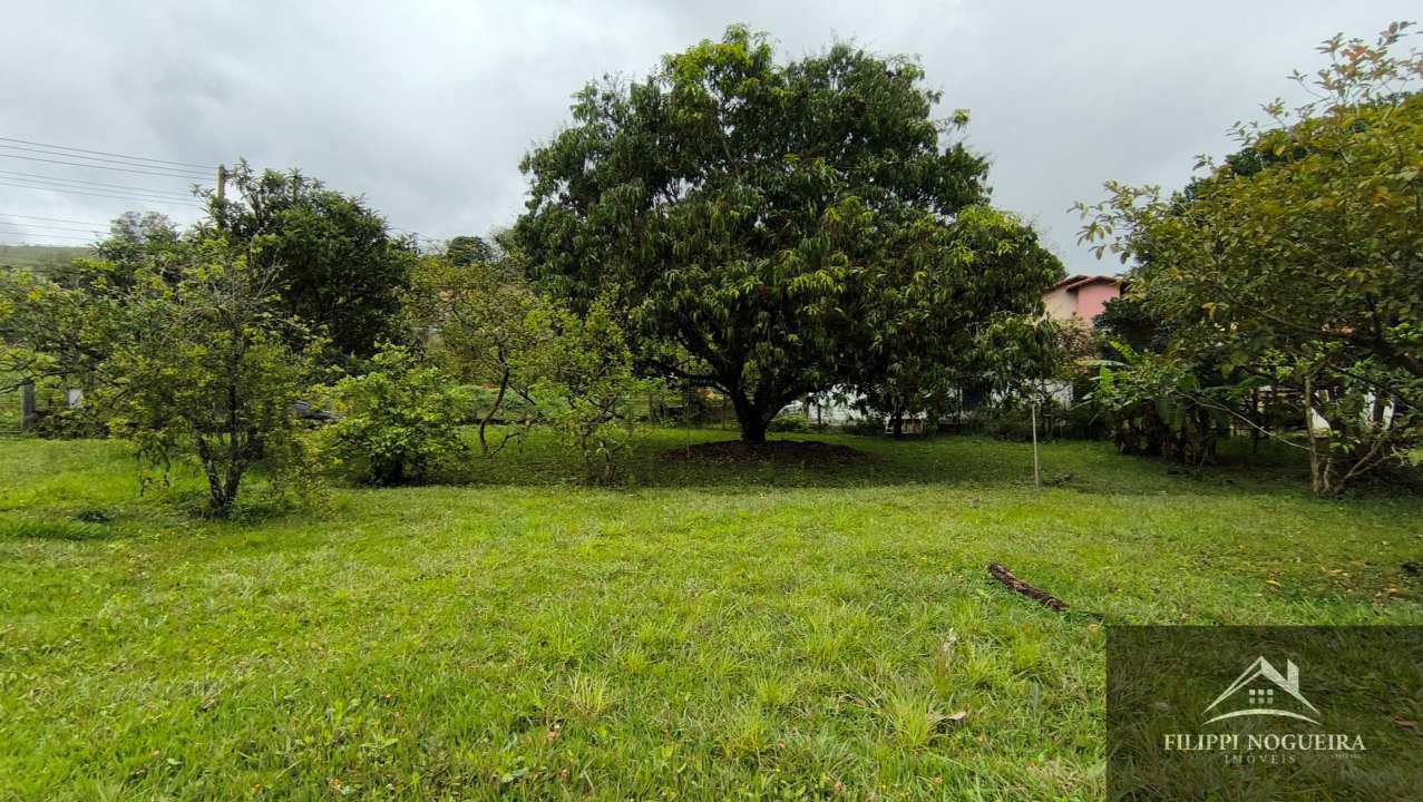 Conheça Excelente oportunidade para investidores: propriedade com 2.208 m², formada por três lotes, com possibilidade de divisão em quatro. - FNCA20017 - 8 8