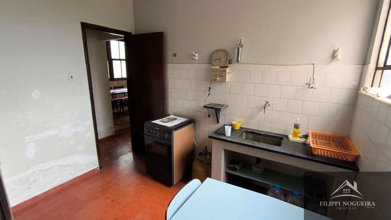 Conheça Excelente oportunidade para investidores: propriedade com 2.208 m², formada por três lotes, com possibilidade de divisão em quatro. - FNCA20017 - 15 15
