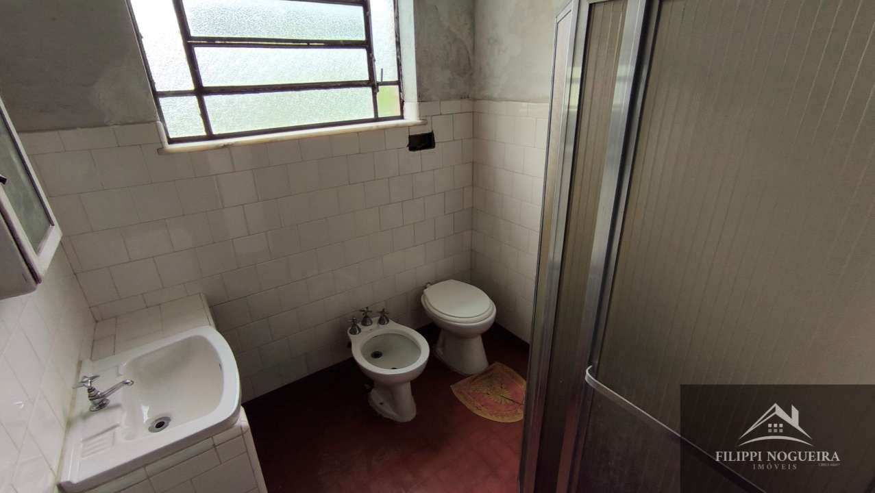 Conheça Excelente oportunidade para investidores: propriedade com 2.208 m², formada por três lotes, com possibilidade de divisão em quatro. - FNCA20017 - 16 16