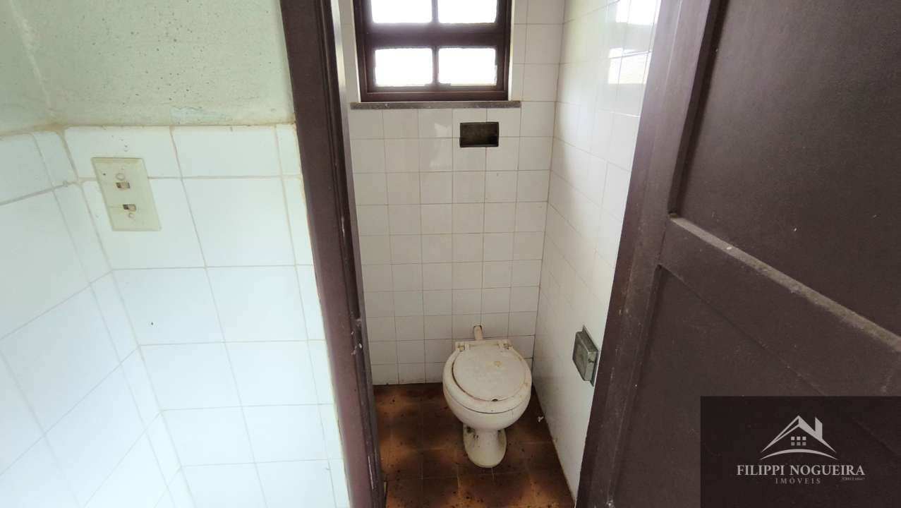 Conheça Excelente oportunidade para investidores: propriedade com 2.208 m², formada por três lotes, com possibilidade de divisão em quatro. - FNCA20017 - 21 21