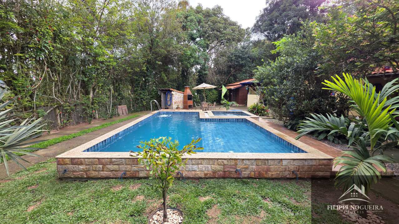 Conheça Encantadora casa de madeira com 3 quartos, sendo uma suíte, área gourmet completa com piscina no Centro de Miguel Pereira. - FNCAMRCENTRO - 30 30