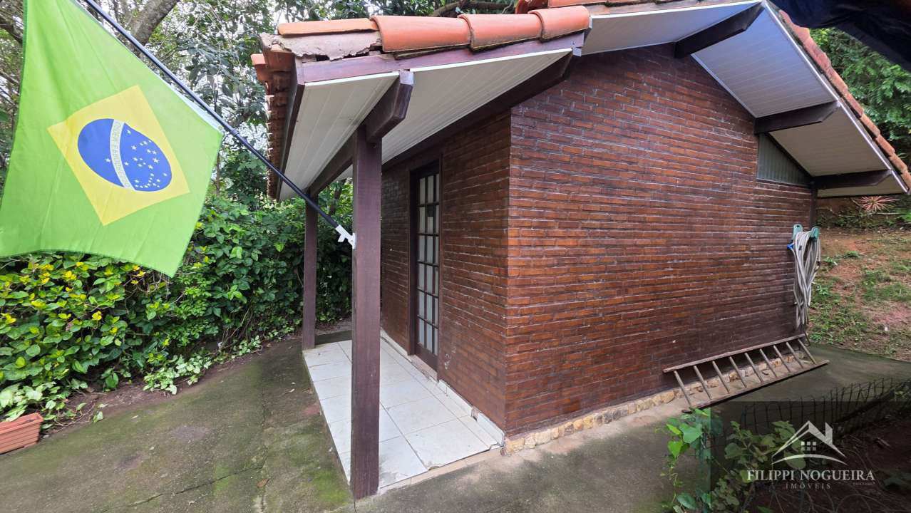 Conheça Encantadora casa de madeira com 3 quartos, sendo uma suíte, área gourmet completa com piscina no Centro de Miguel Pereira. - FNCAMRCENTRO - 28 28
