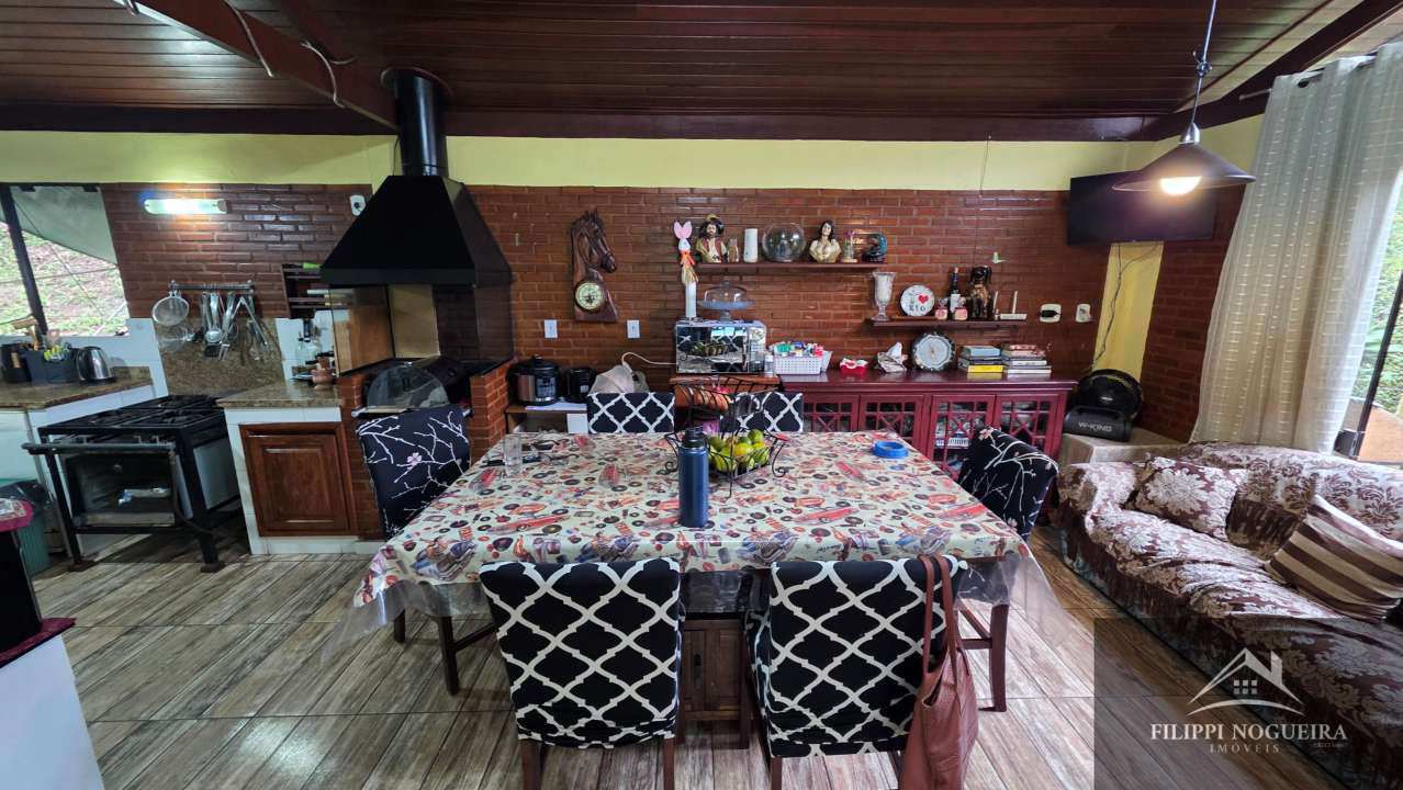 Conheça Encantadora casa de madeira com 3 quartos, sendo uma suíte, área gourmet completa com piscina no Centro de Miguel Pereira. - FNCAMRCENTRO - 21 21