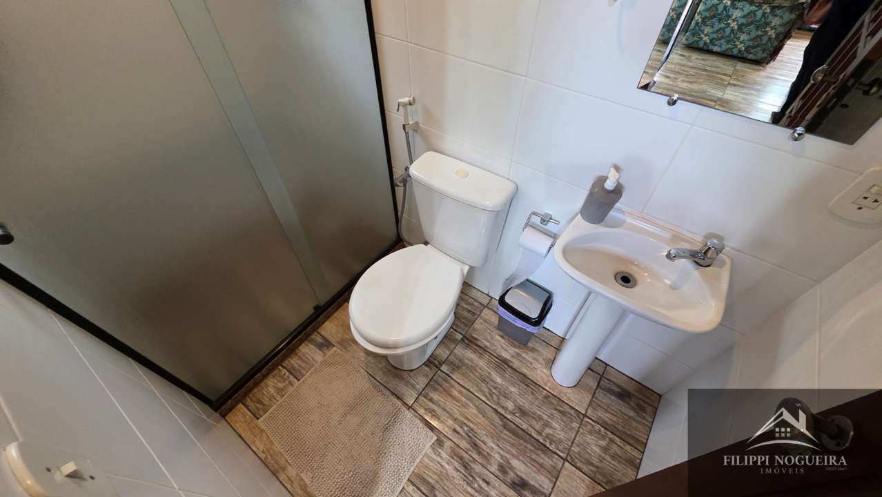 Conheça Encantadora casa de madeira com 3 quartos, sendo uma suíte, área gourmet completa com piscina no Centro de Miguel Pereira. - FNCAMRCENTRO - 26 26